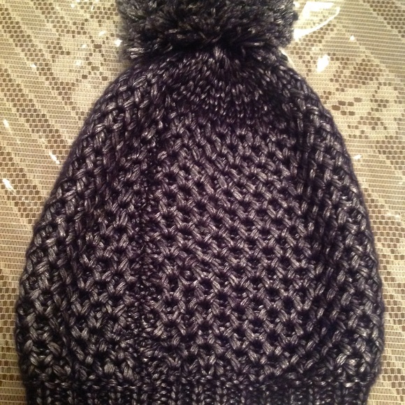 Steve Madden Pom Pom hat - Picture 6 of 8